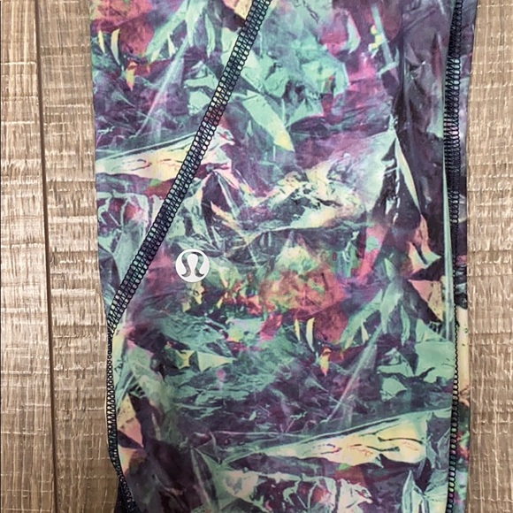 Lululemon leggings - size 4 - Picture 3 of 6